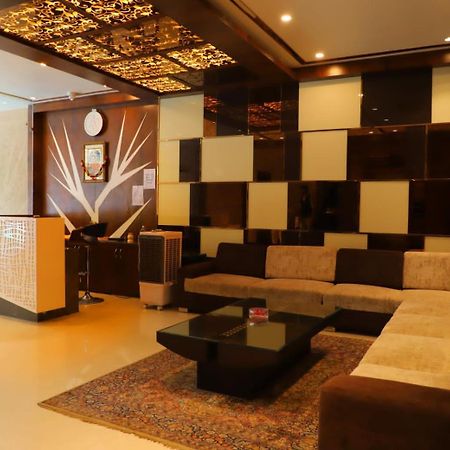 Ananda Castle Hotel Vrindavan Bagian luar foto