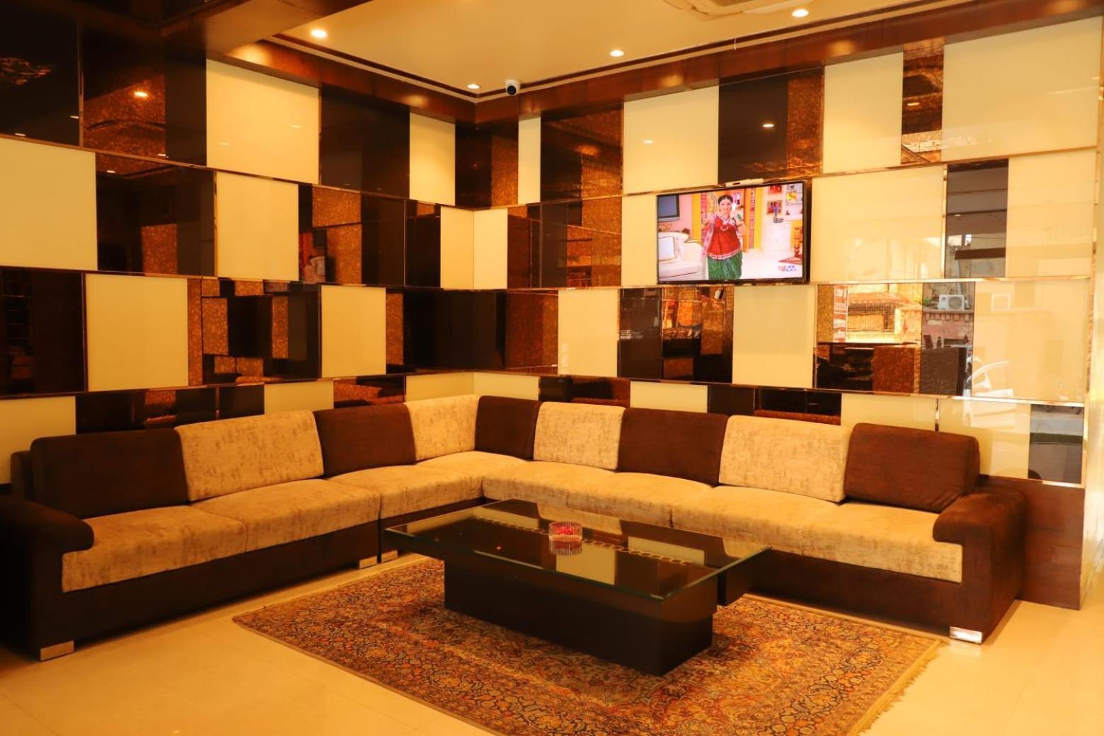 Ananda Castle Hotel Vrindavan Bagian luar foto