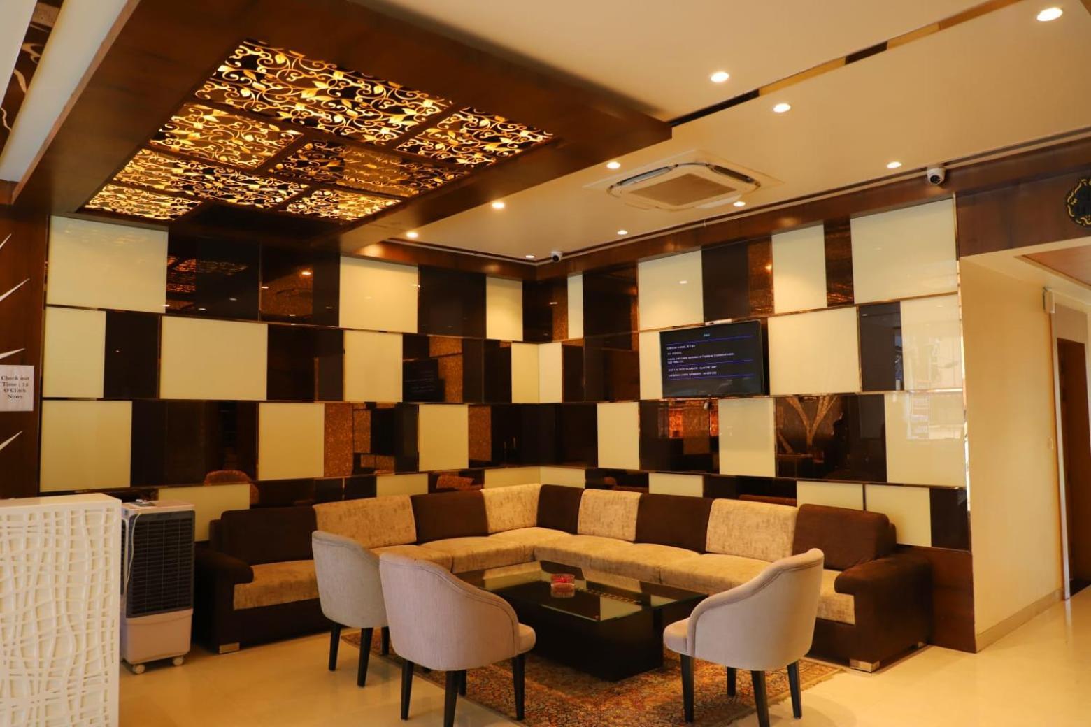 Ananda Castle Hotel Vrindavan Bagian luar foto